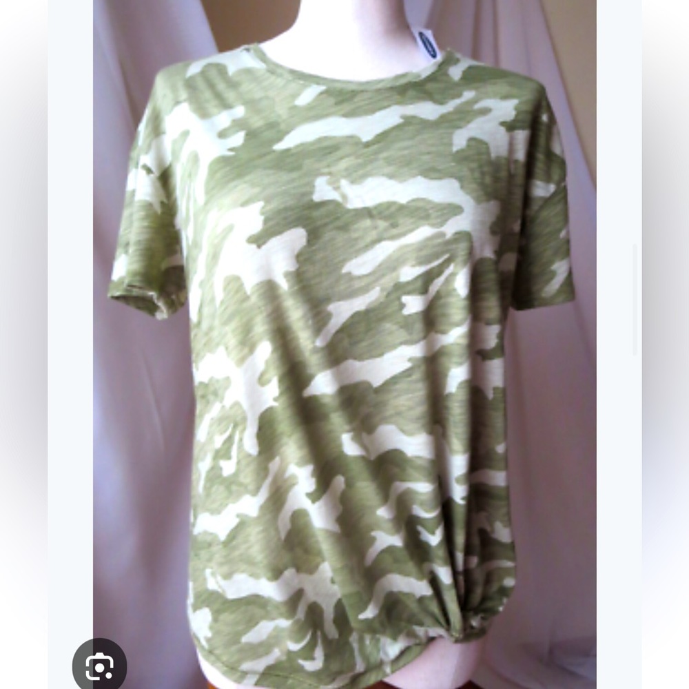 2/30 Old Navy Green Camo Short Sleeve Tee maternity size small